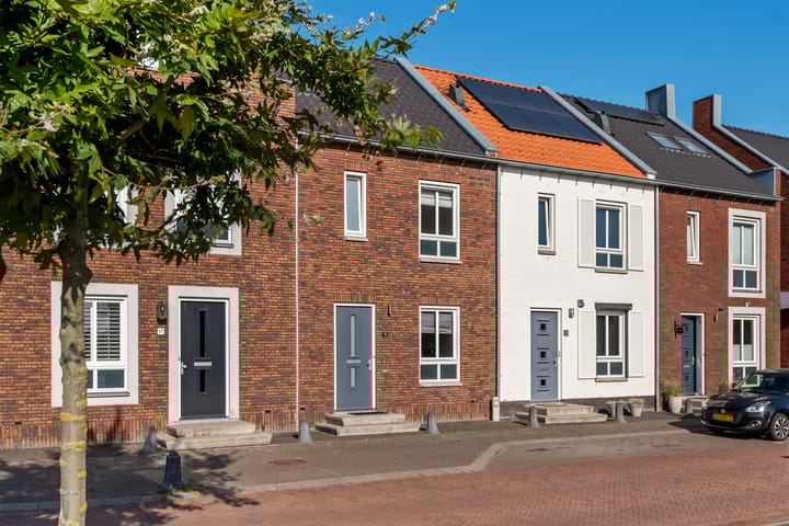 De Weermuur 19 in Meteren foto