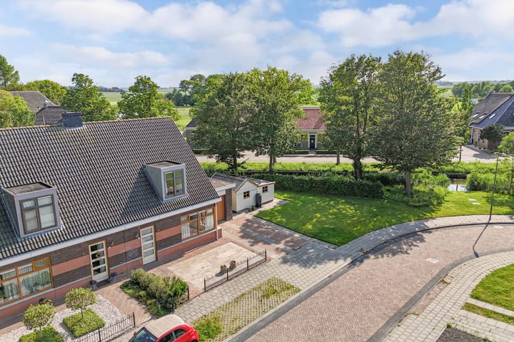 Dekemastraat 2 in Tzum
