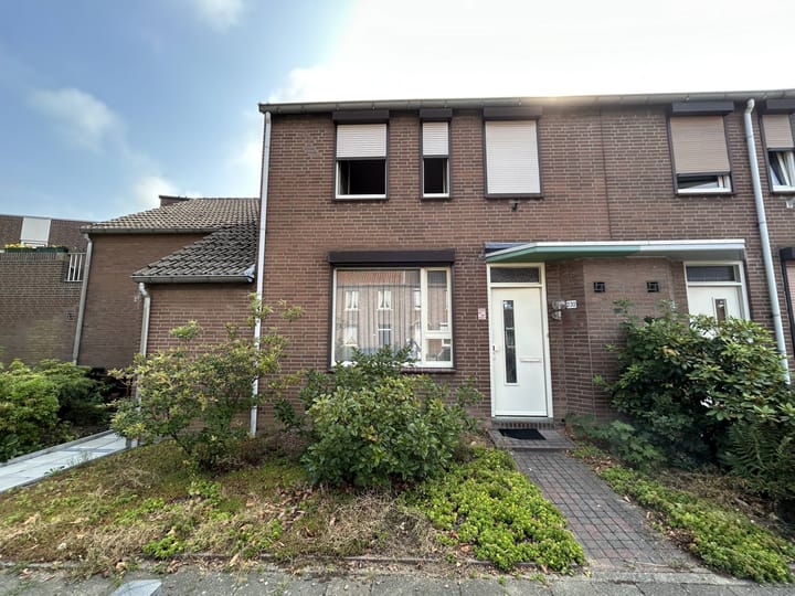 Deken Deutzlaan 232 in Kerkrade foto