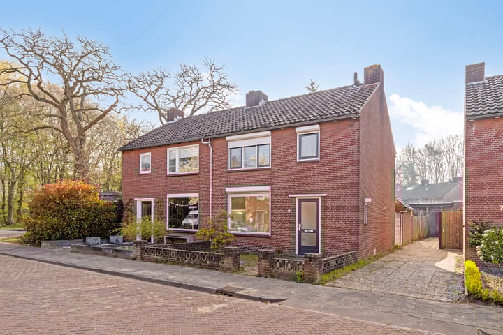 Deken Oomenstraat 5 in Dongen foto