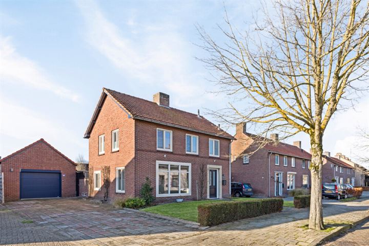 Deken Van Baarsstraat 48 in Budel foto