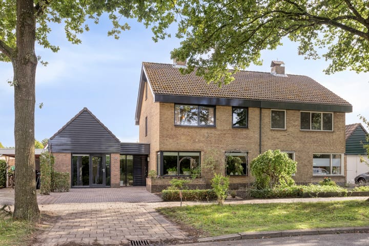 Denekamperdijk 30 in Losser foto