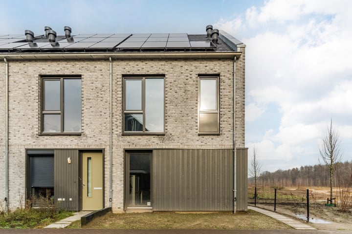 Dennenbos 15 in Veldhoven foto
