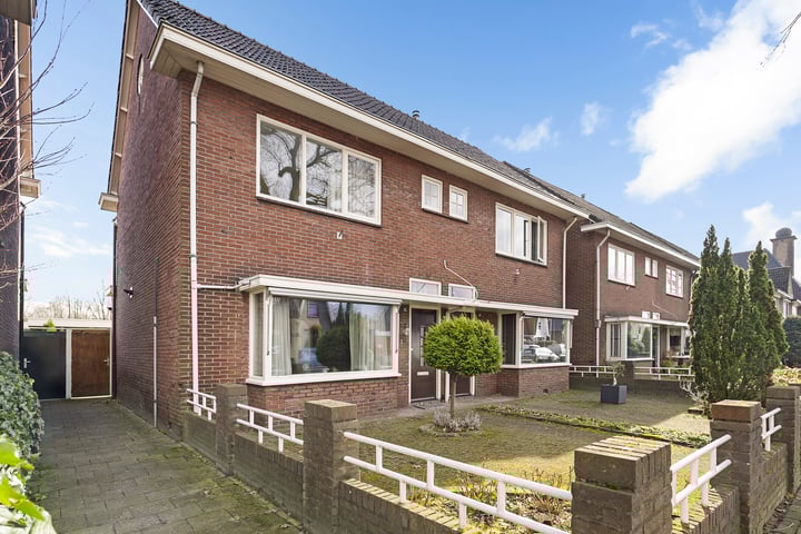 Dennenbosweg 112 in Hengelo foto
