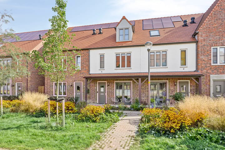 Dennenhout 11 in Waddinxveen foto