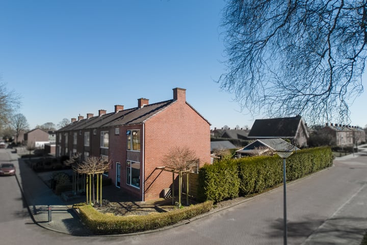 Dennenlaan 1 in Nieuwe Pekela foto