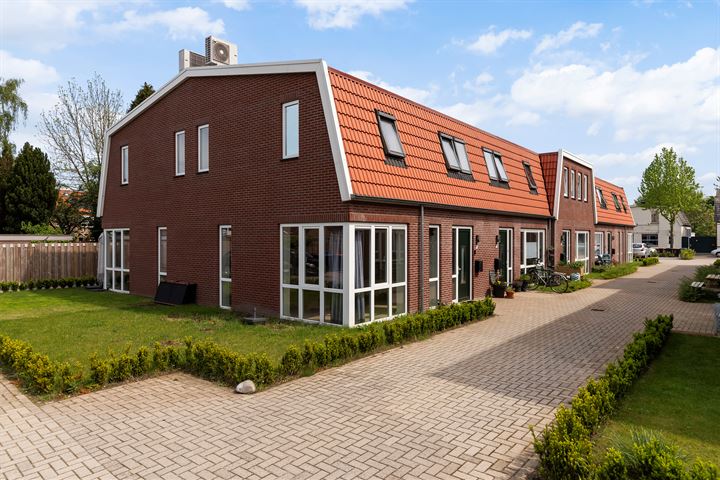 Dennenweg 181B in Enschede foto