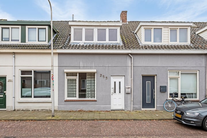 Dennenweg 253 in Enschede foto