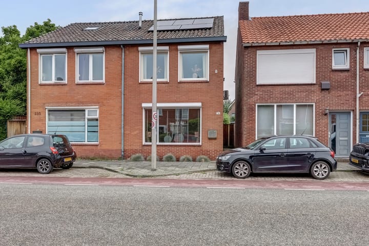 Deurningerstraat 248 in Enschede foto