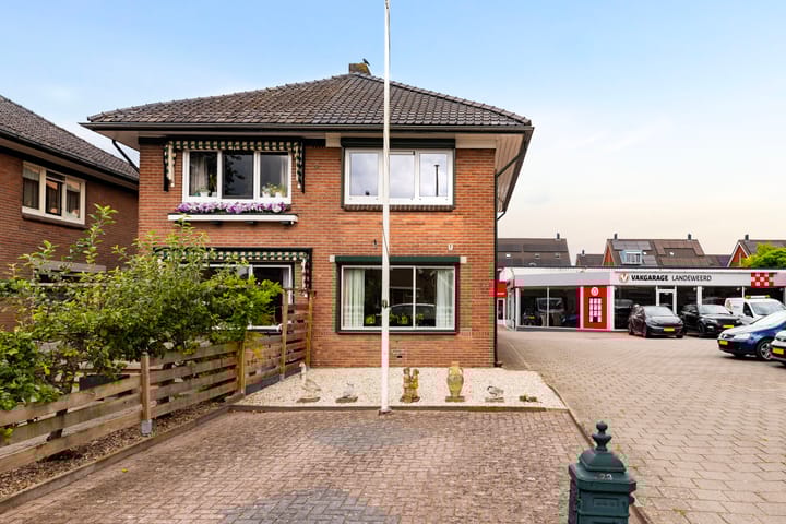 Deventerstraat 323 in Apeldoorn foto