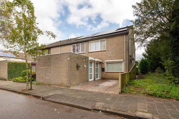 Diamantdijk 155 in Roosendaal