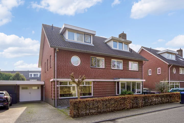 Dien van Hemertstraat 21 in 's-Hertogenbosch foto