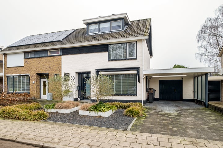 Diepenbrocklaan 33 in Losser foto