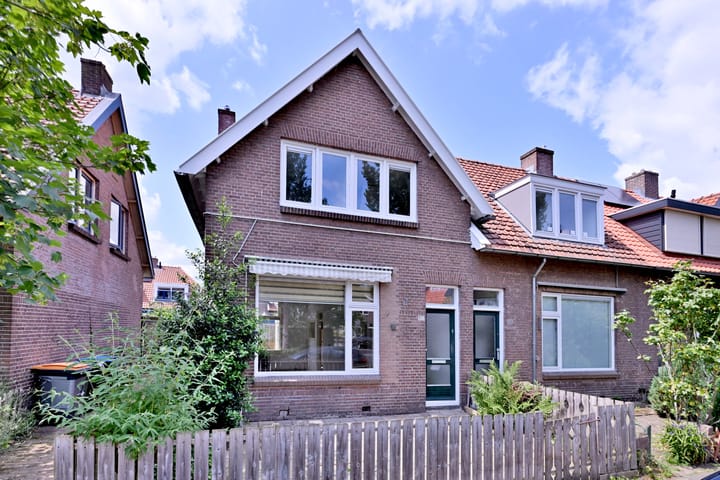 Diepenveenseweg 107 in Deventer foto