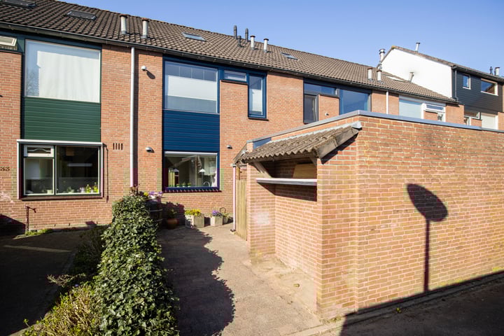 Dijkhof 35 in Ede foto