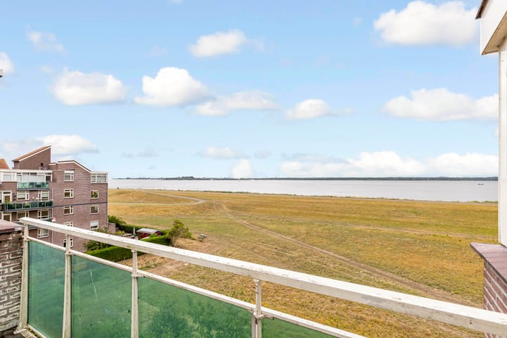 Dijkmeent 67 in Almere
