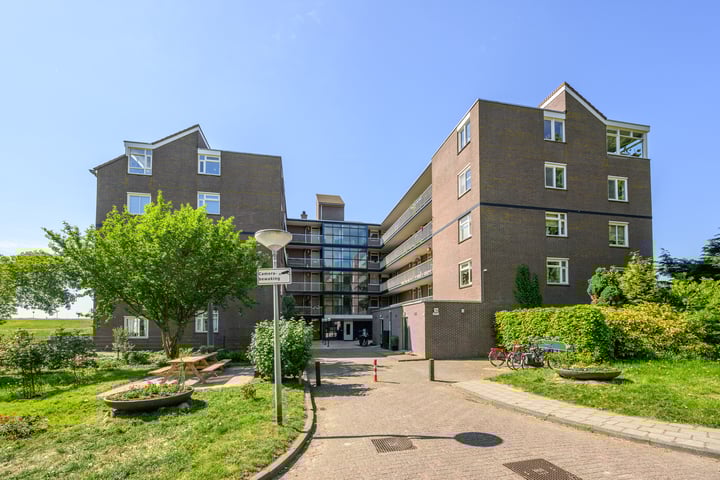 Dijkmeent 86 in Almere