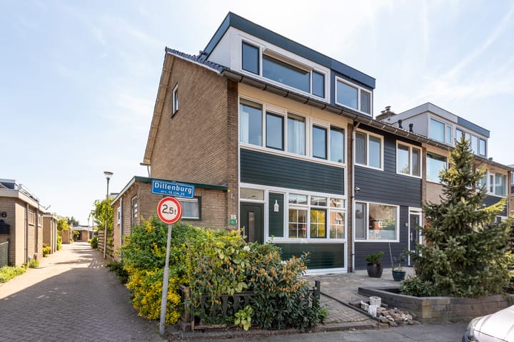 Dillenburg 15 in Halfweg foto