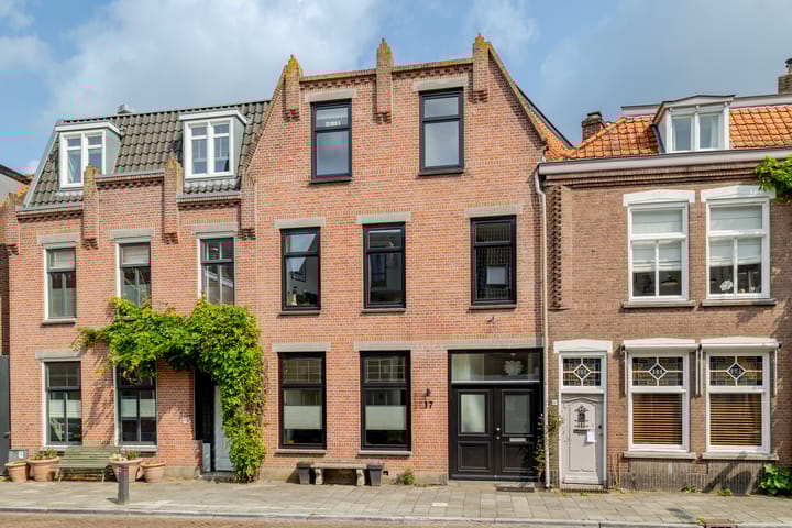 Dillenburgstraat 17 in Breda foto