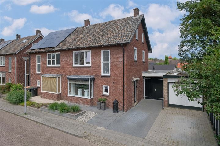 Dinkelstraat 12 in Almelo foto