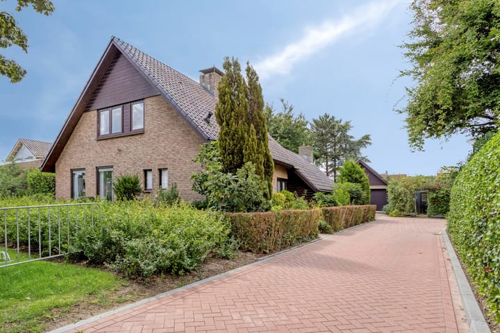 Dirk van Clevestraat 9 in Almkerk foto