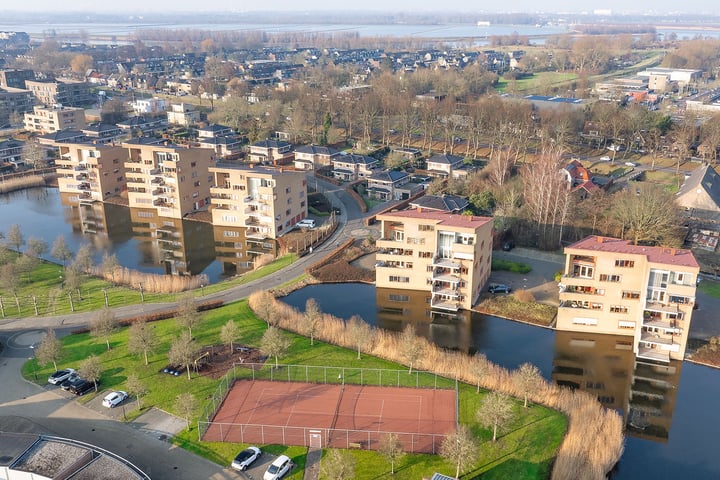 Dokter Kroesenring 36 in Oud-Beijerland foto