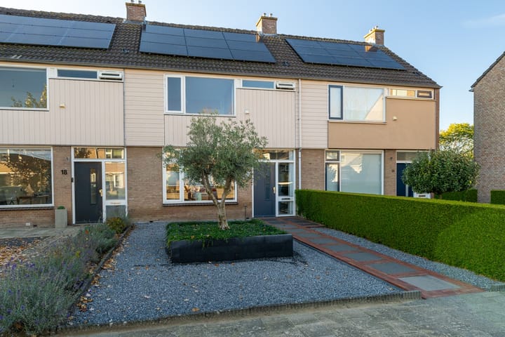 Dokter van Vuurestraat 16 in Dussen foto