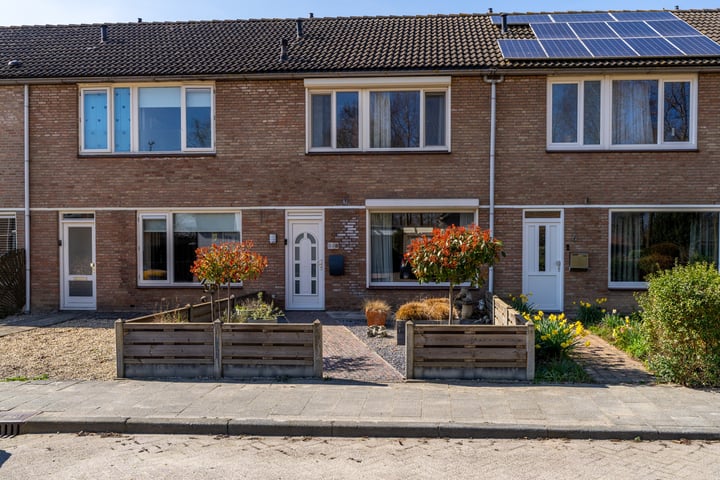 Dokter van Vuurestraat 8 in Dussen foto