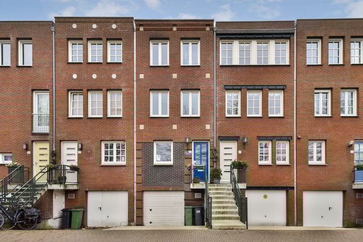 Dom H. van der Laanstraat 28 in Amsterdam foto