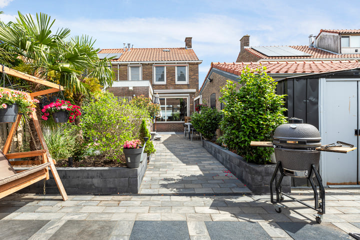 Domela Nieuwenhuisstraat 17 in Gouda foto