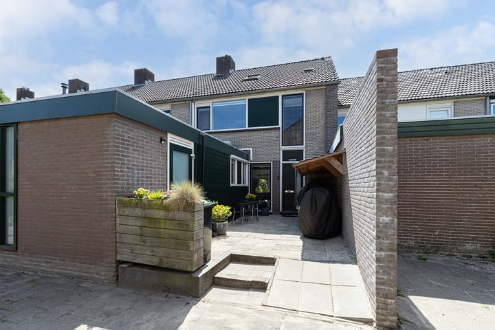 Domela Nieuwenhuisstraat 22 in Papendrecht foto