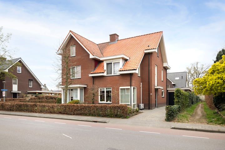 Domineestraat 19 in Twello foto