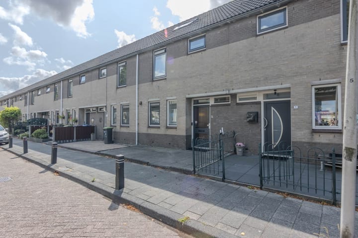 Foto van woning Donaulaan 8, Spijkenisse