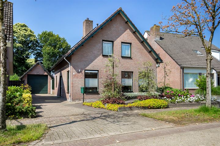 Donkbeemd 19 in Lage Mierde foto