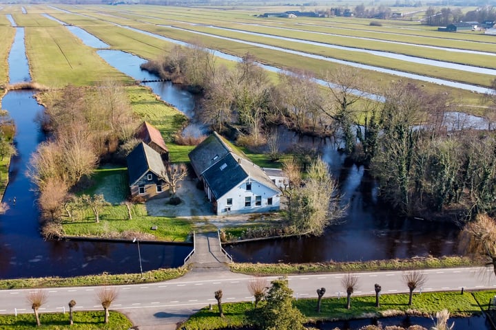 Donkereind 23 in Vinkeveen foto