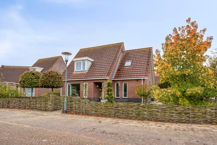 Donkershoekstraat 8 in Hoedekenskerke