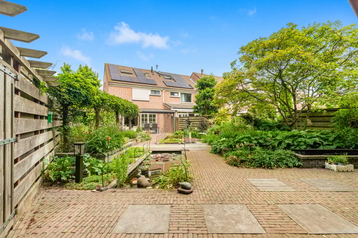 Doornenburg 42 in Heemskerk foto