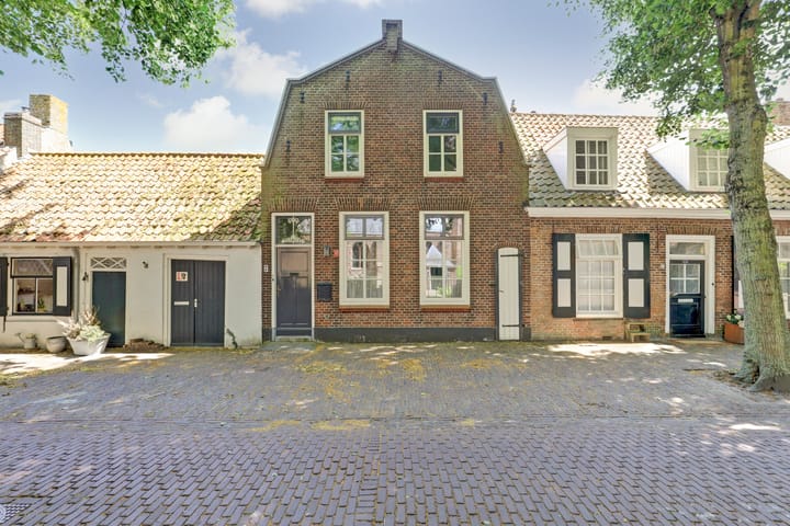 Dorpsplein 7 in Aagtekerke foto