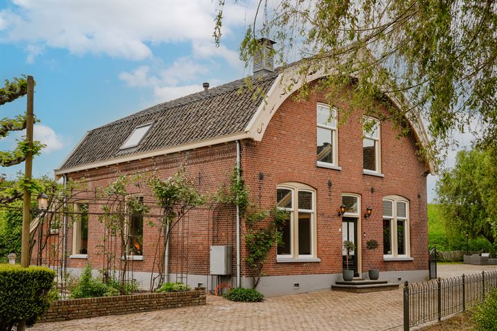 Dorpsstraat 12 in Ophemert foto