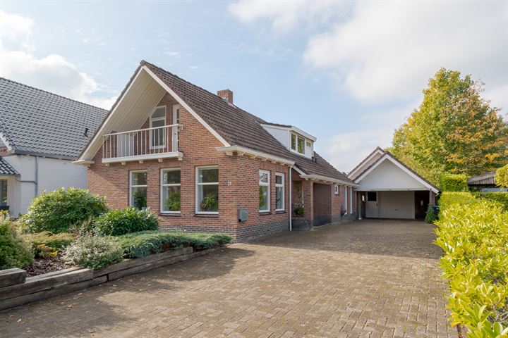 Dorpsstraat 15 in Nieuw-Roden foto