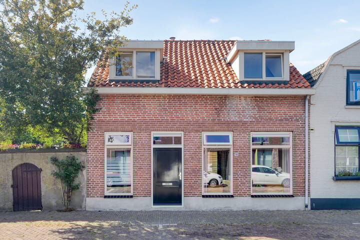Dorpsstraat 16 in Halsteren