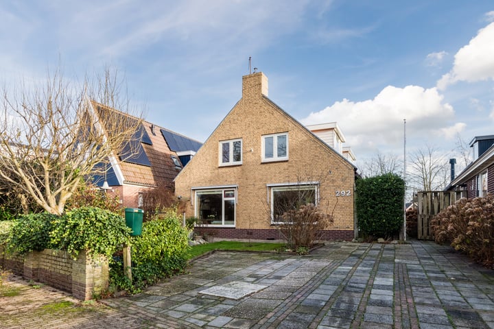 Dorpsstraat 292 in Zuid-Scharwoude foto