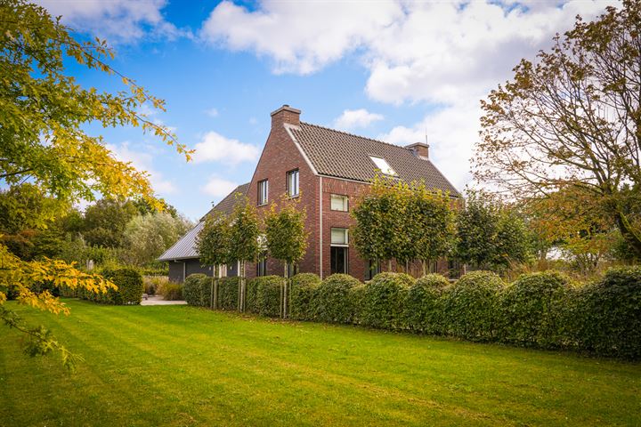 Dorpsstraat 3 in Hurwenen foto