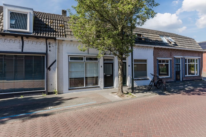 Dorpsstraat 3 in Budel