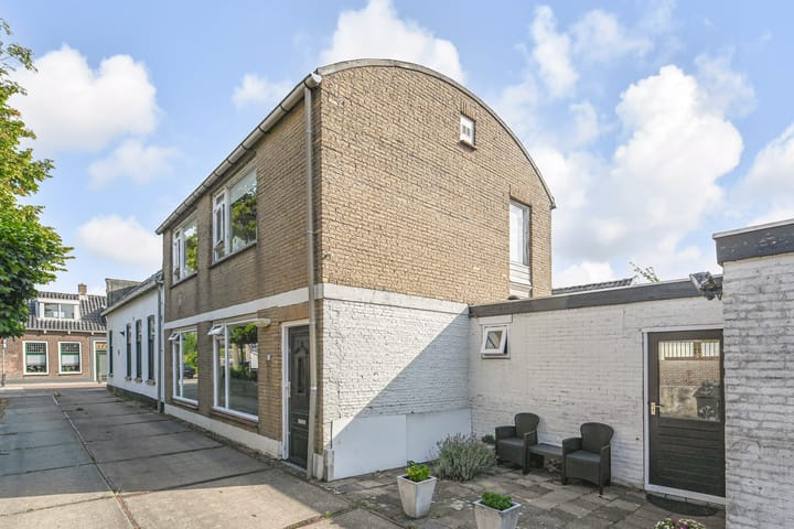 Dorpsstraat 50 in Benthuizen