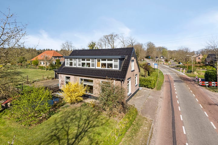 Dorpsstraat 6 in Almen foto
