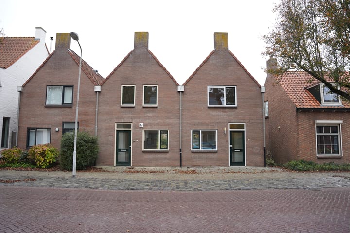 Dorpsstraat 8 in Sint Kruis