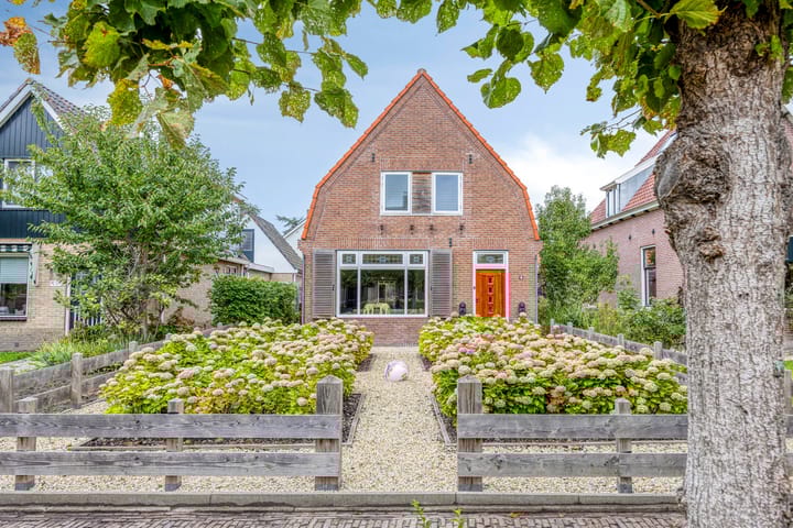 Dorpsstraat 80 in Warmenhuizen