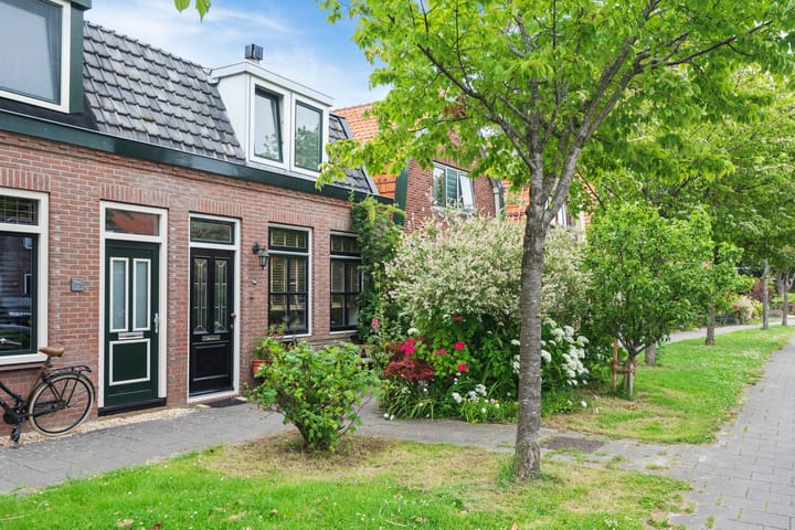 Dorpsstraat 946 in Assendelft foto