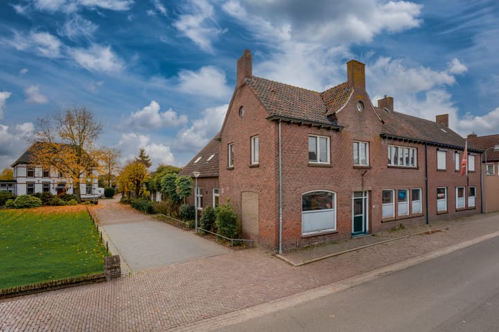 Dorpstraat 13 in Groessen
